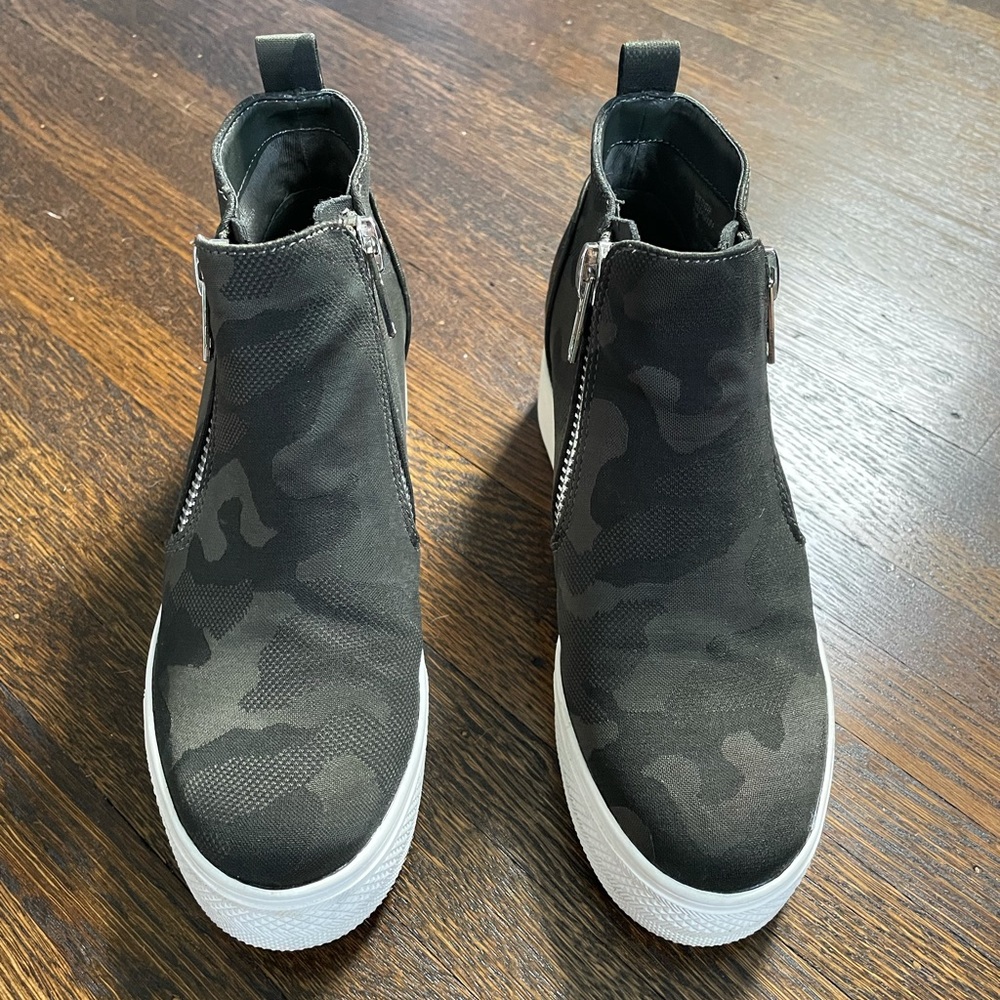 Steve Madden Camoflage platform shoes/sneakers